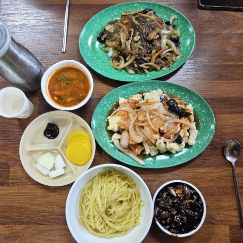 간짜장, 탕수육, 잡채밥