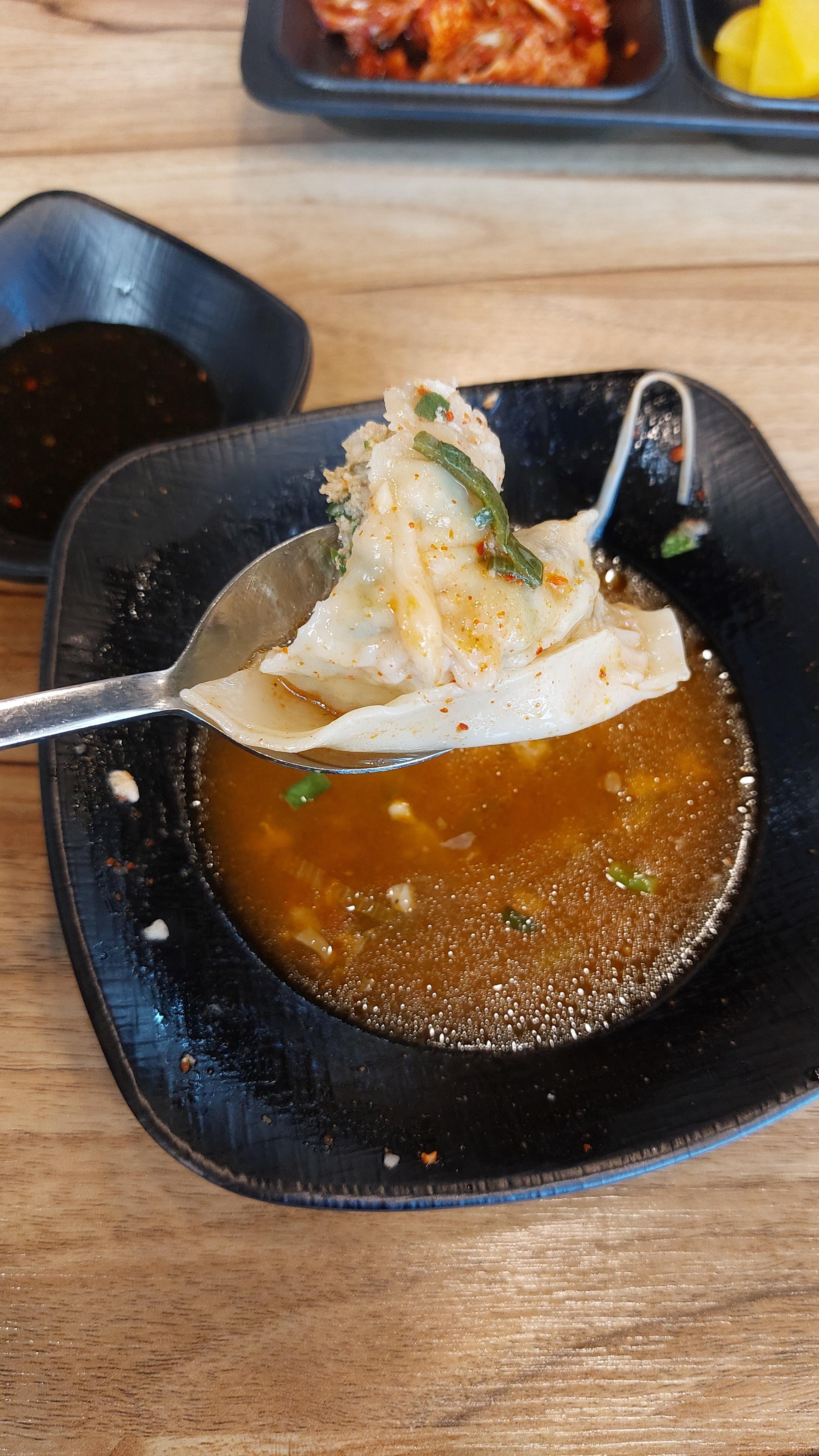 두툼한 만두가 맛이 좋네!