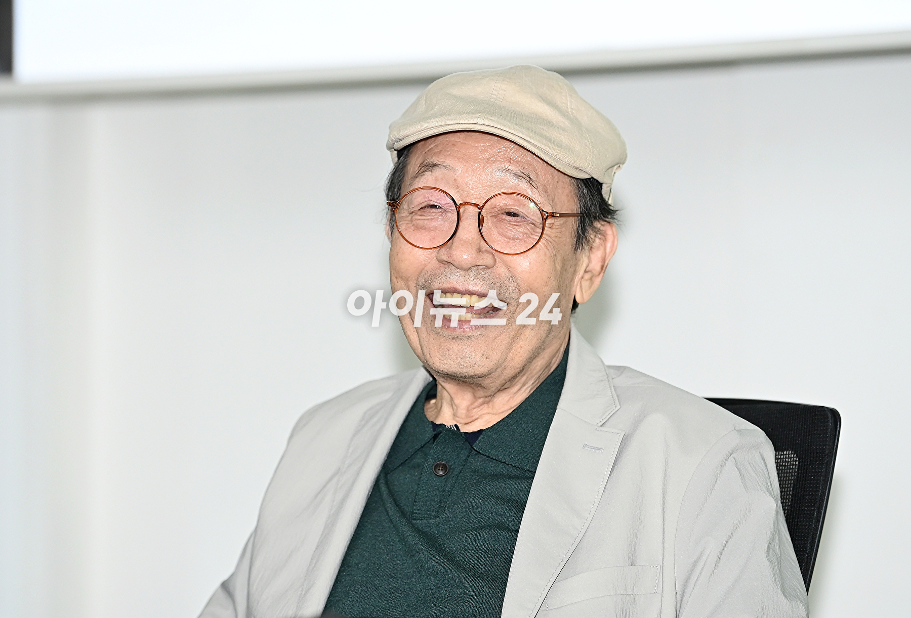 배우 신구가 22일 오전 서울 종로구 예술가의 집 다목적홀에서 열린 연극 '라스트 세션' 기자간담회에서 미소를 짓고 있다. [사진=곽영래 기자]