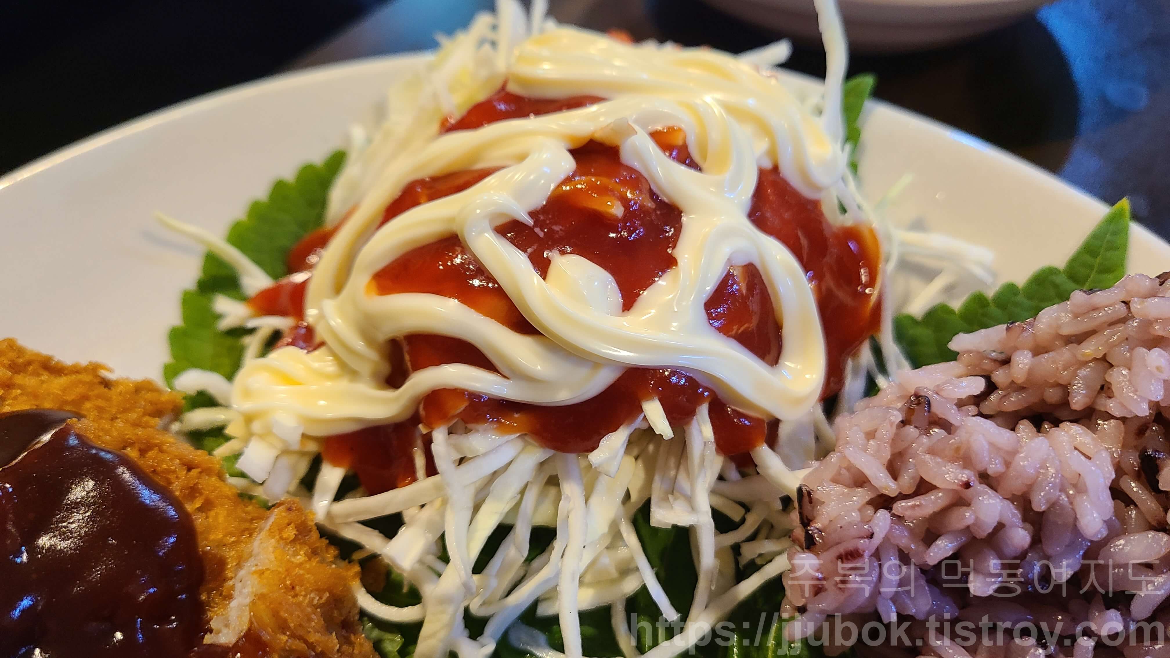 추억포차-돈까스-샐러드