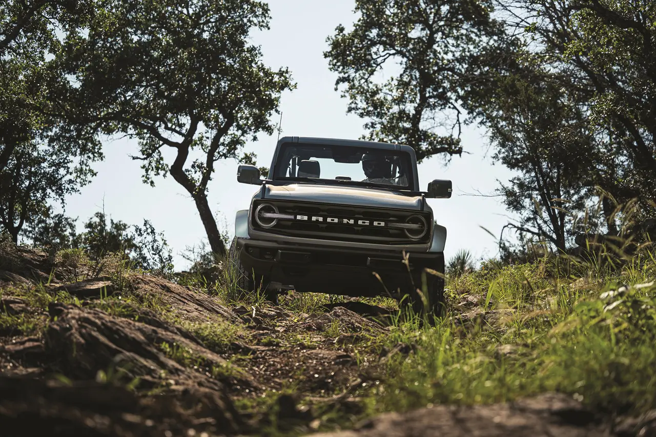 포드 브롱코 차량 이미지 정면