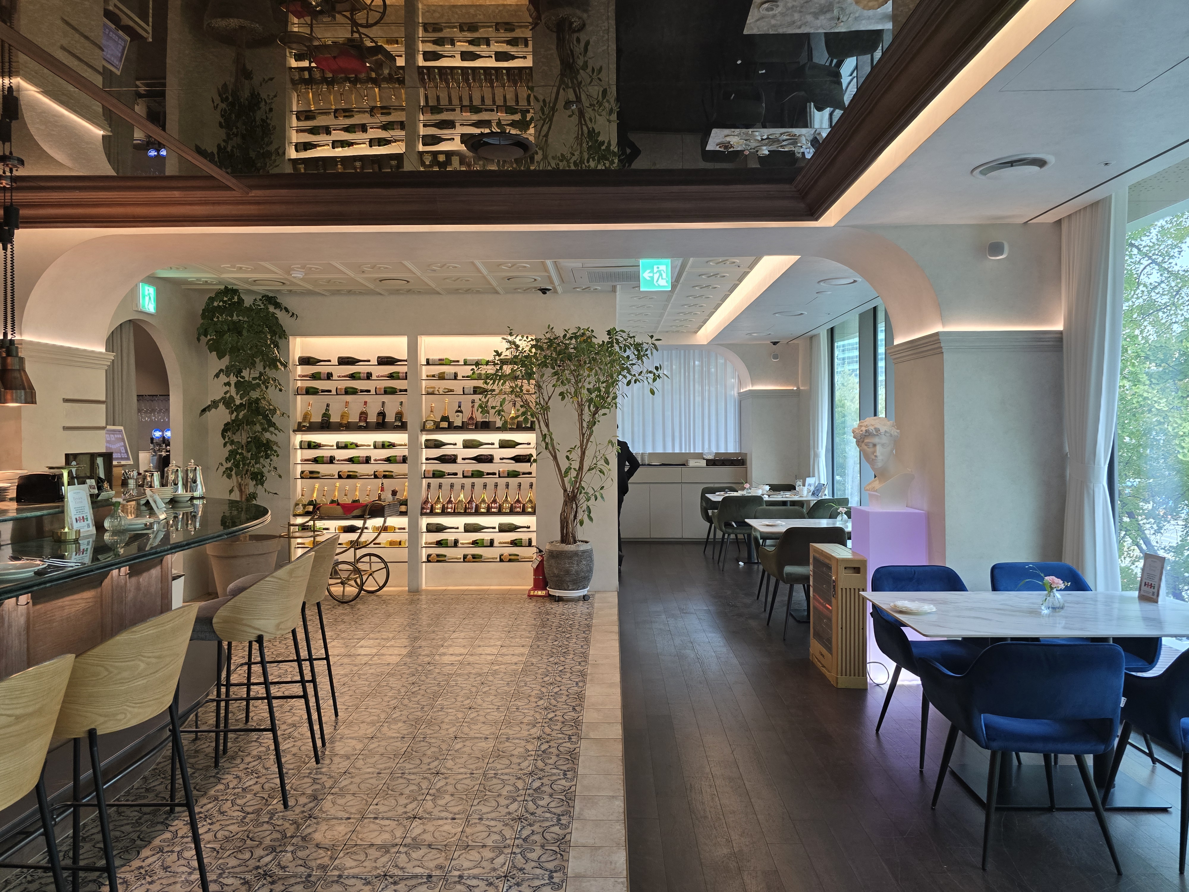 스케줄 오스테리아 실내