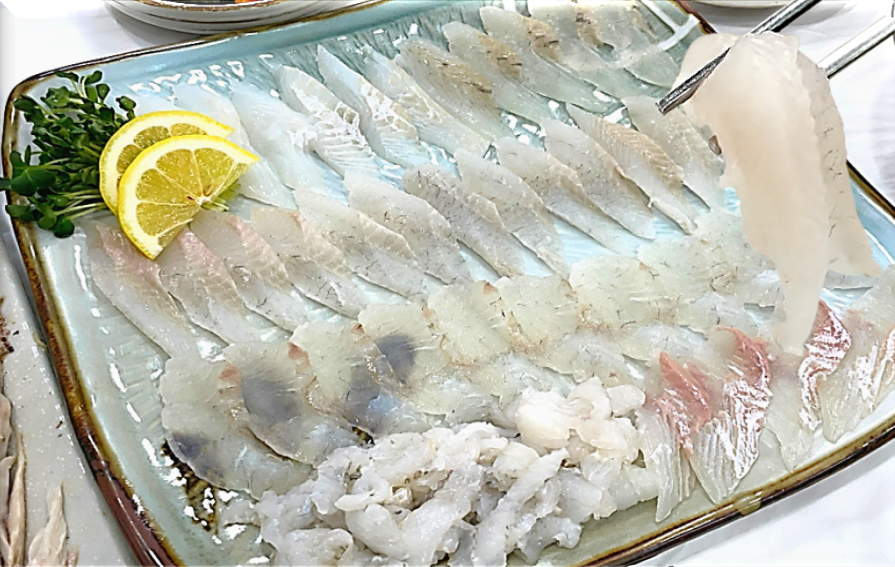 어부가 직접 잡아올려 썰어낸 자연산 잡어 모듬회