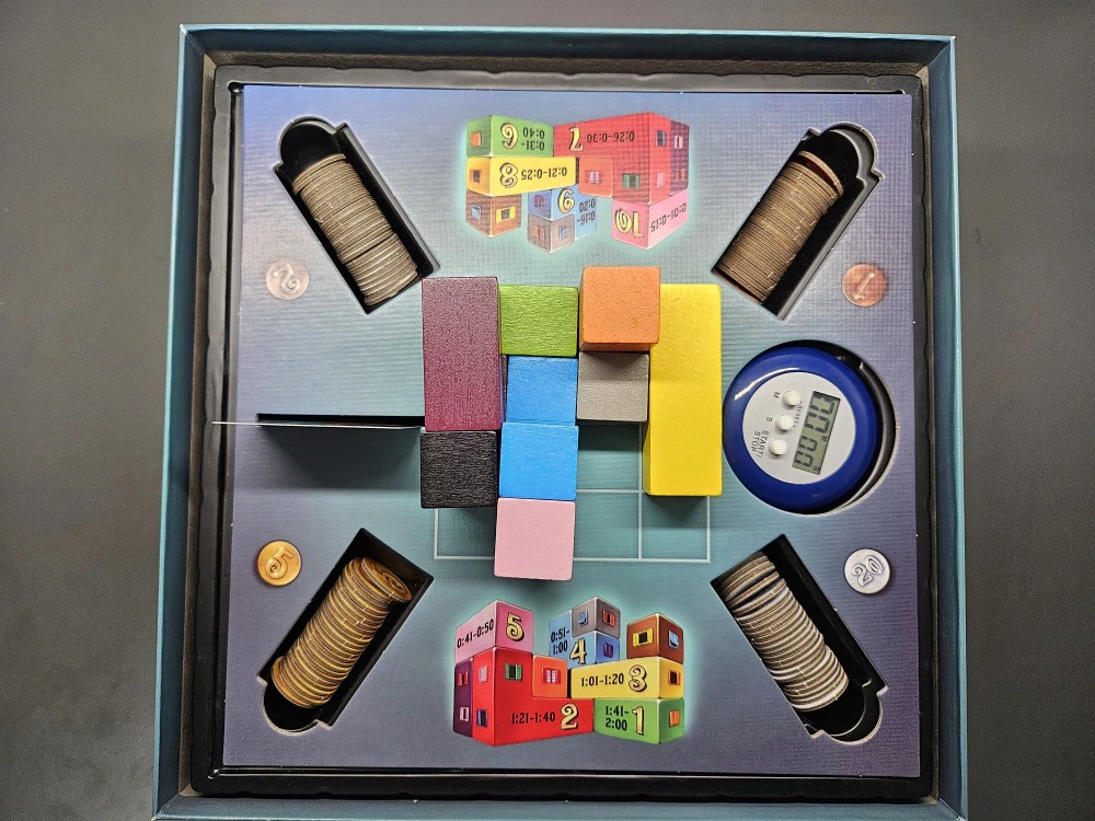 라보카의 게임 상자와 게임판을 위에서 본 모습