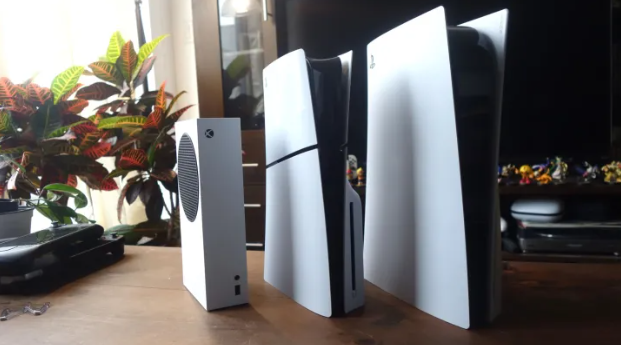Xbox Series S&#44; 2023년형 PS5&#44; 2020년형 PS5 스탠드