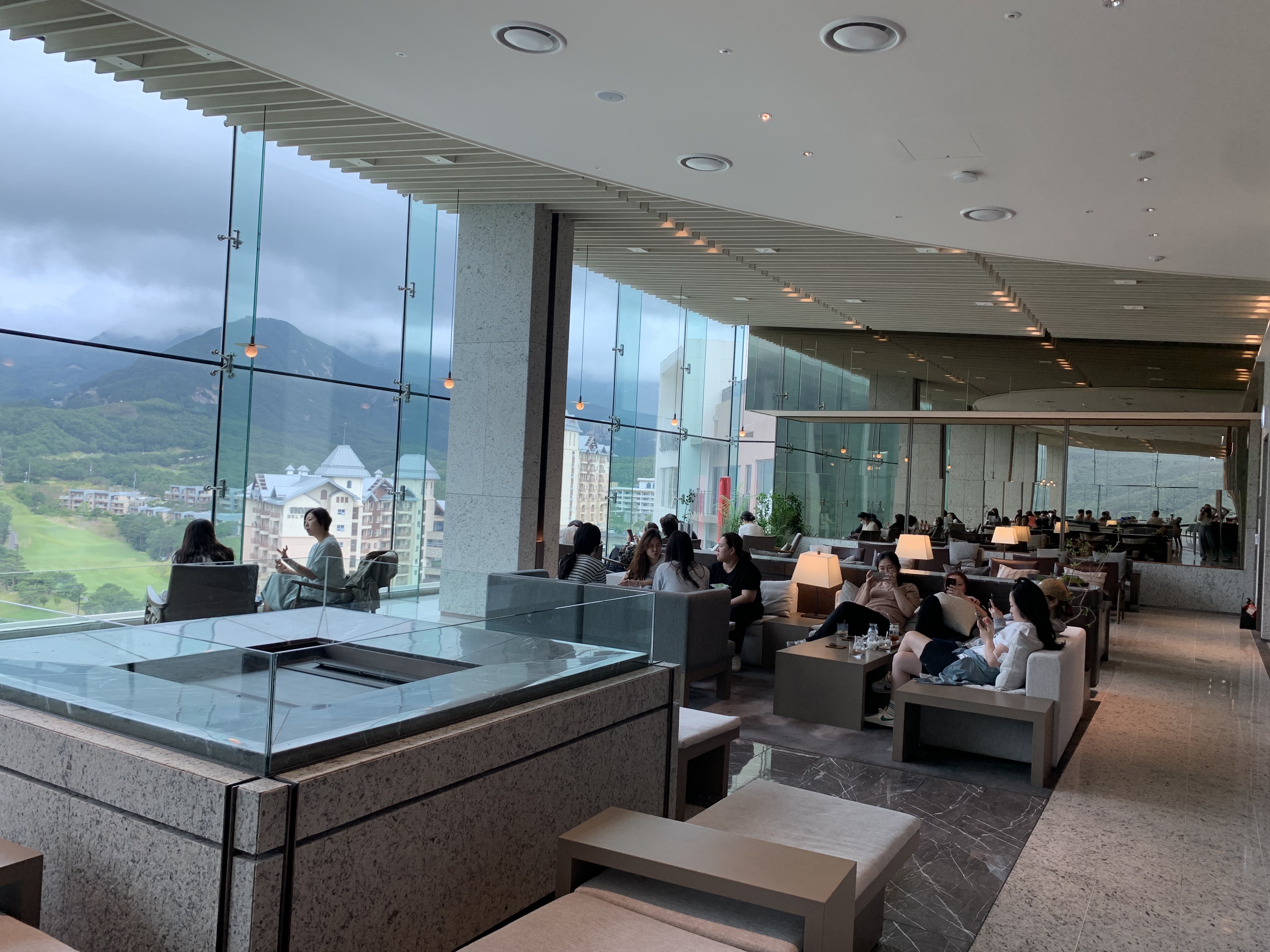 더-엠브로시아-울산바위-카페