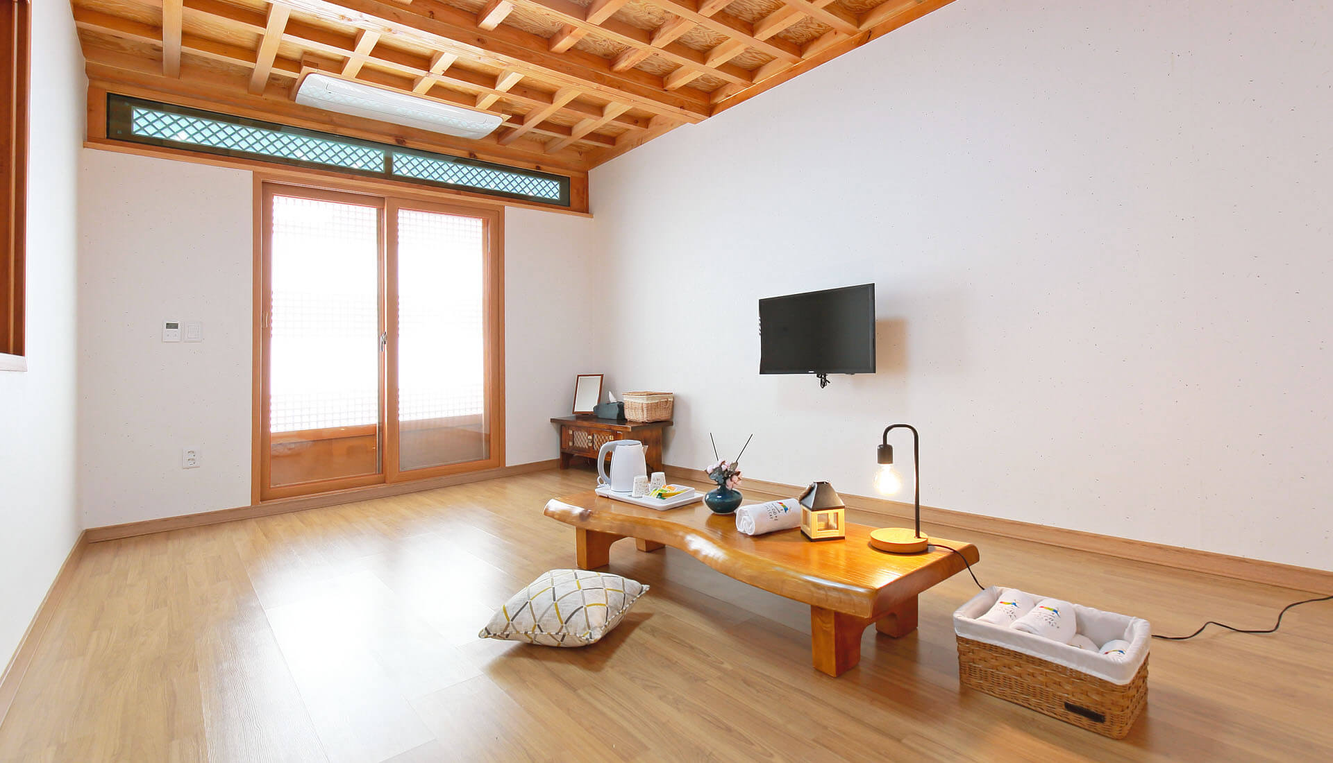 외부와 객실내부의 모습-청공한옥스테이 출저