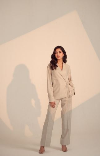 베이지 직장인 패션 예시 사진