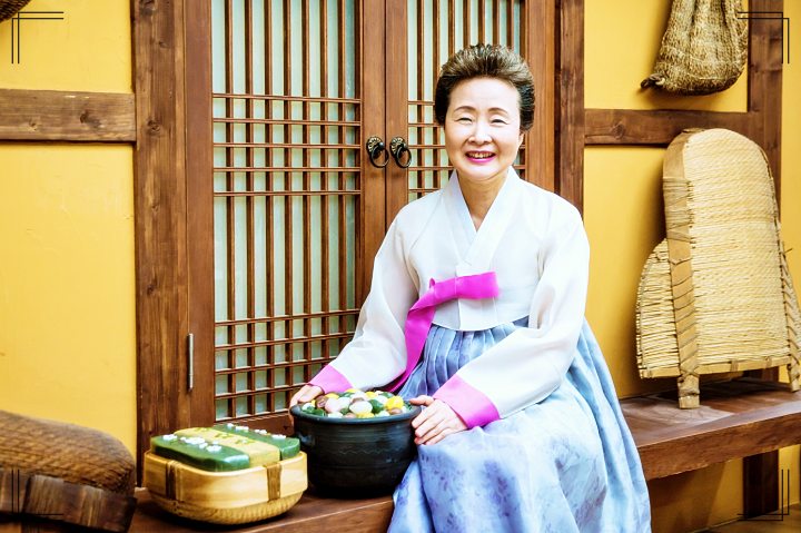 최요비-윤숙자-요리연구가-앉은모습