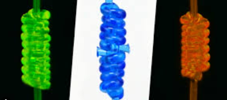 다양한 매듭법으로 묶어진 낚시줄 사진