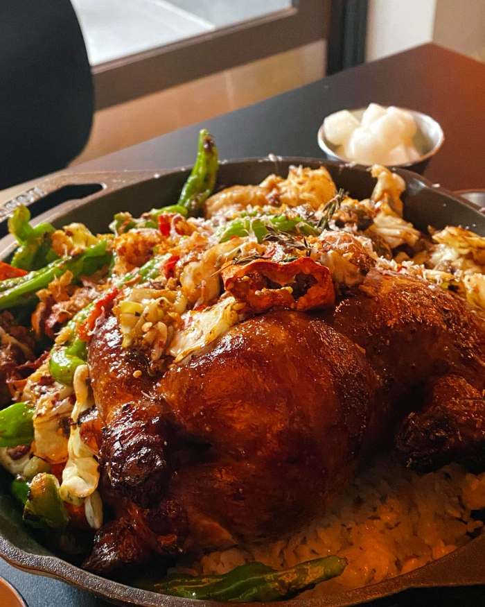 맛있는녀석들 백김치샐러드 샐러드 김치 꽈리고추 숯불 닭구이 로스트 치킨