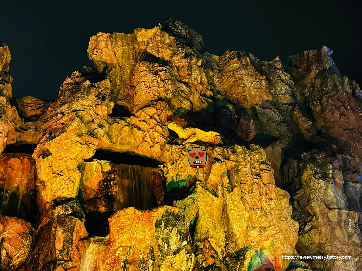 폭포 위 거북이