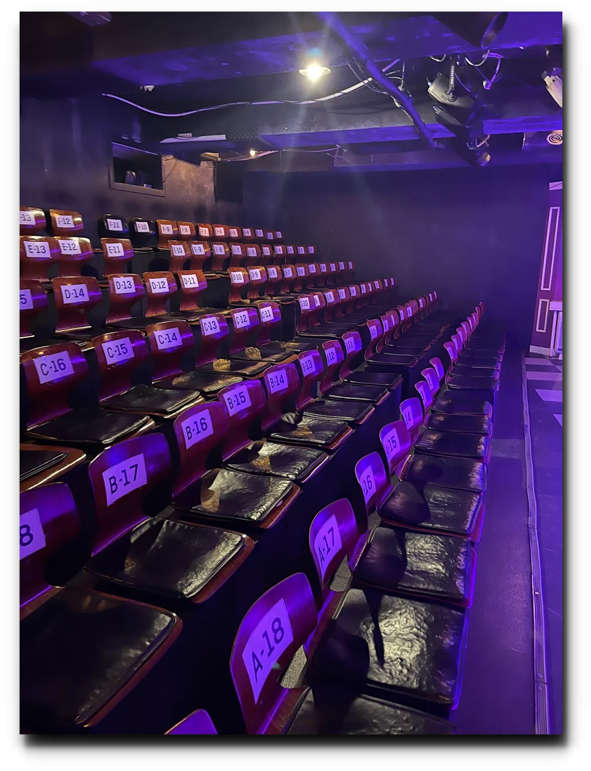 공연장-내부-좌석