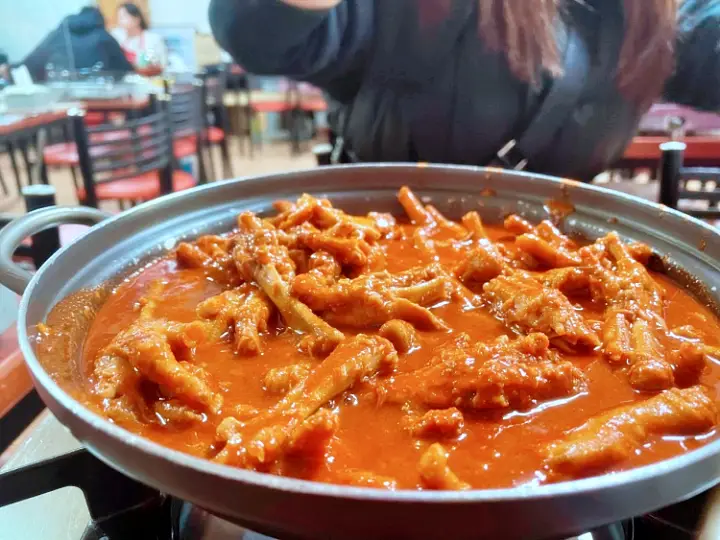 갓파더 신당동 떡볶이 골목 김숙 조나단 파트리샤 콩고남매 떡볶이 스타일 국물닭발 매운 닭발 오리지널 뼈닭발 먹은 맛있는 식당 추천