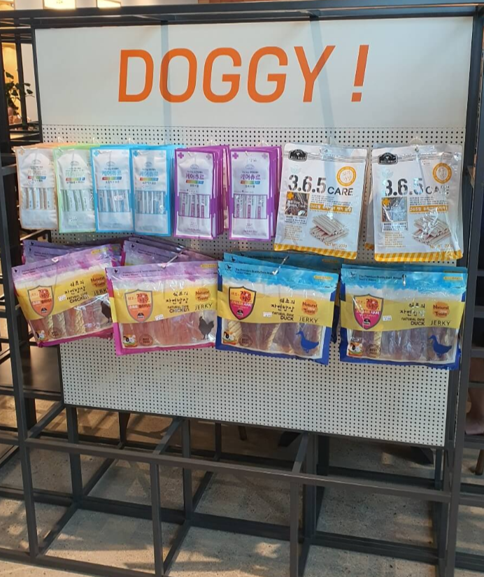 투힐스-반려동물간식-판매대