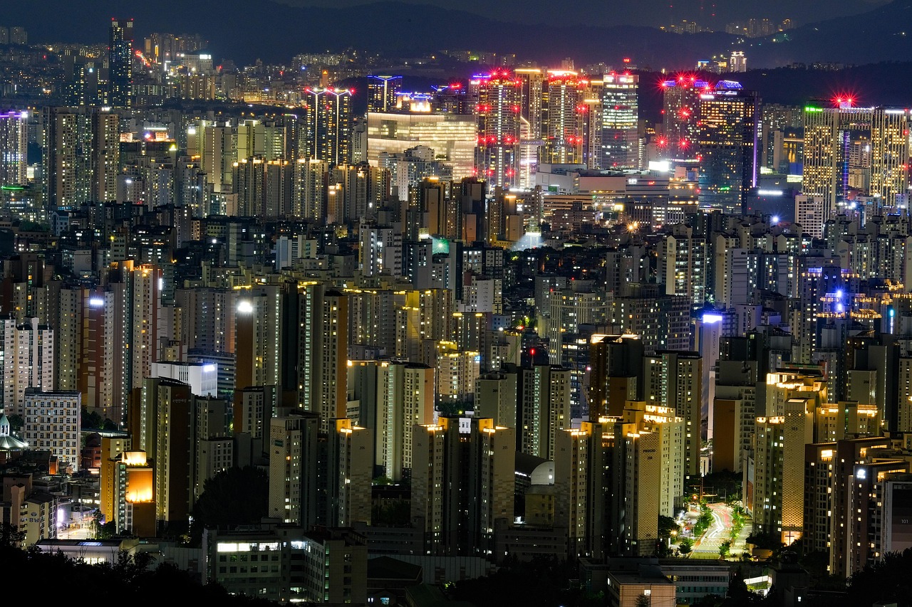 외국인의 부동산 매입 논란을 상징하는 서울 부동산 시장 이미지
