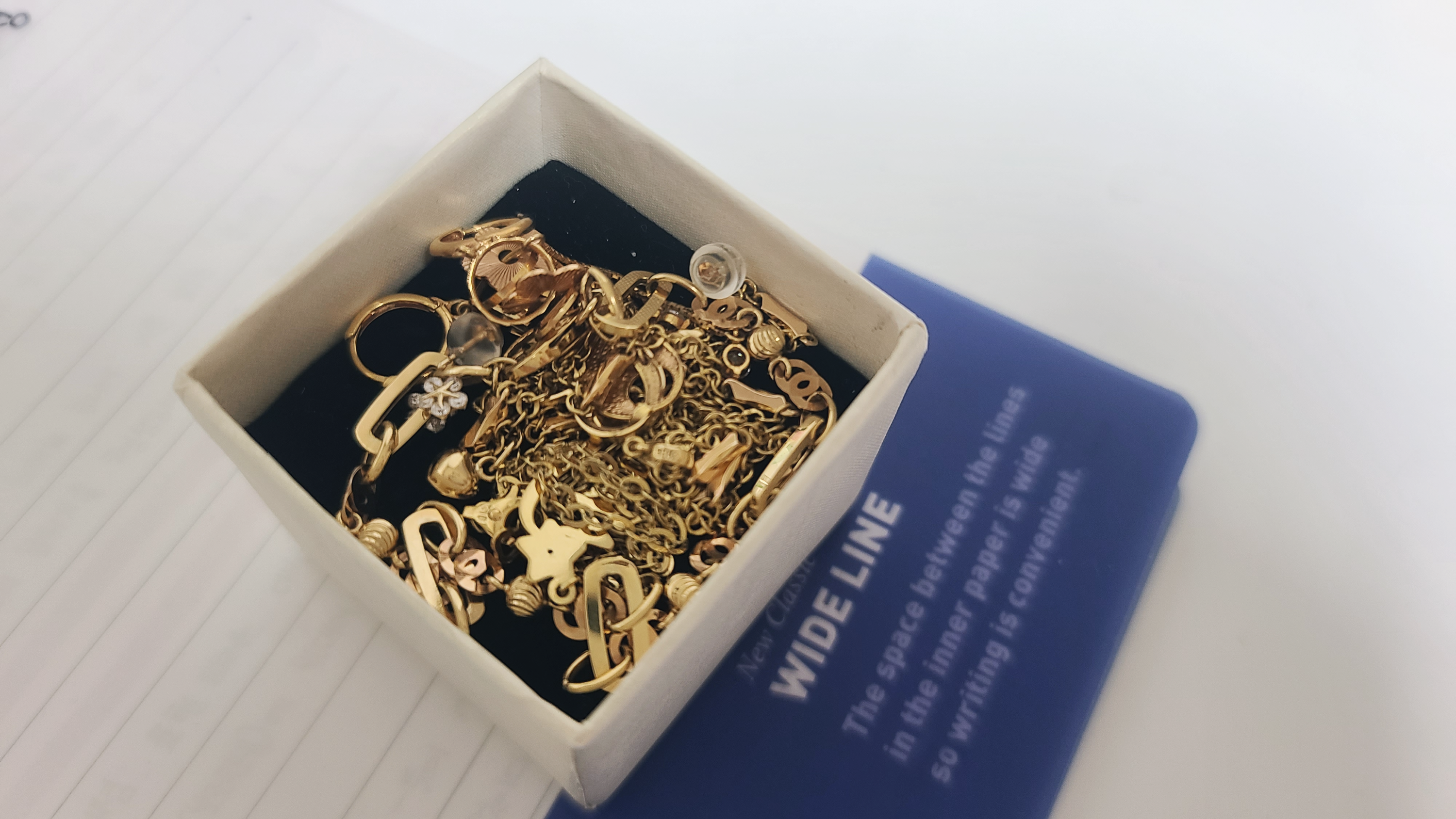 착용하지 않는 금팔찌, 금귀걸이, 금목걸이