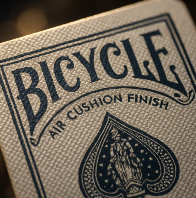 이유 1. 손에 착 감기는 마법, '에어쿠션 피니시'