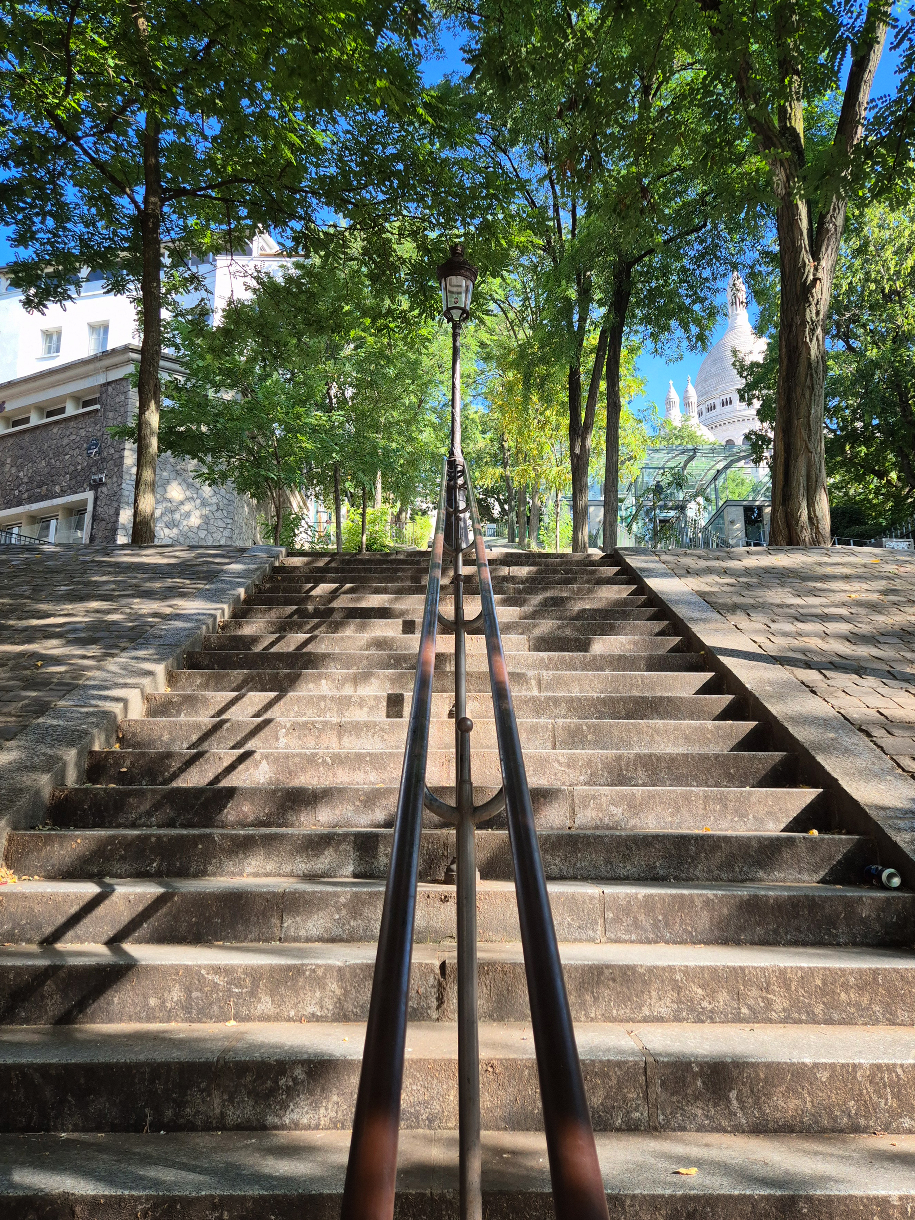 몽마르트 언덕 사크레쾨르 예수성심성당 올라가는 길 몽마르트 계단 무료 이미지