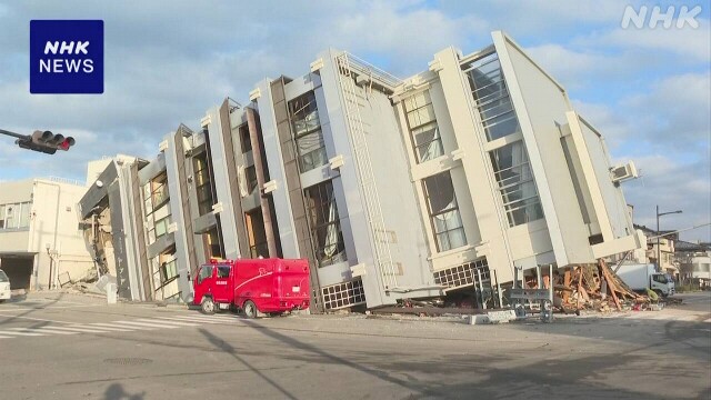 와지마시 건물이 기울여져있는 모습