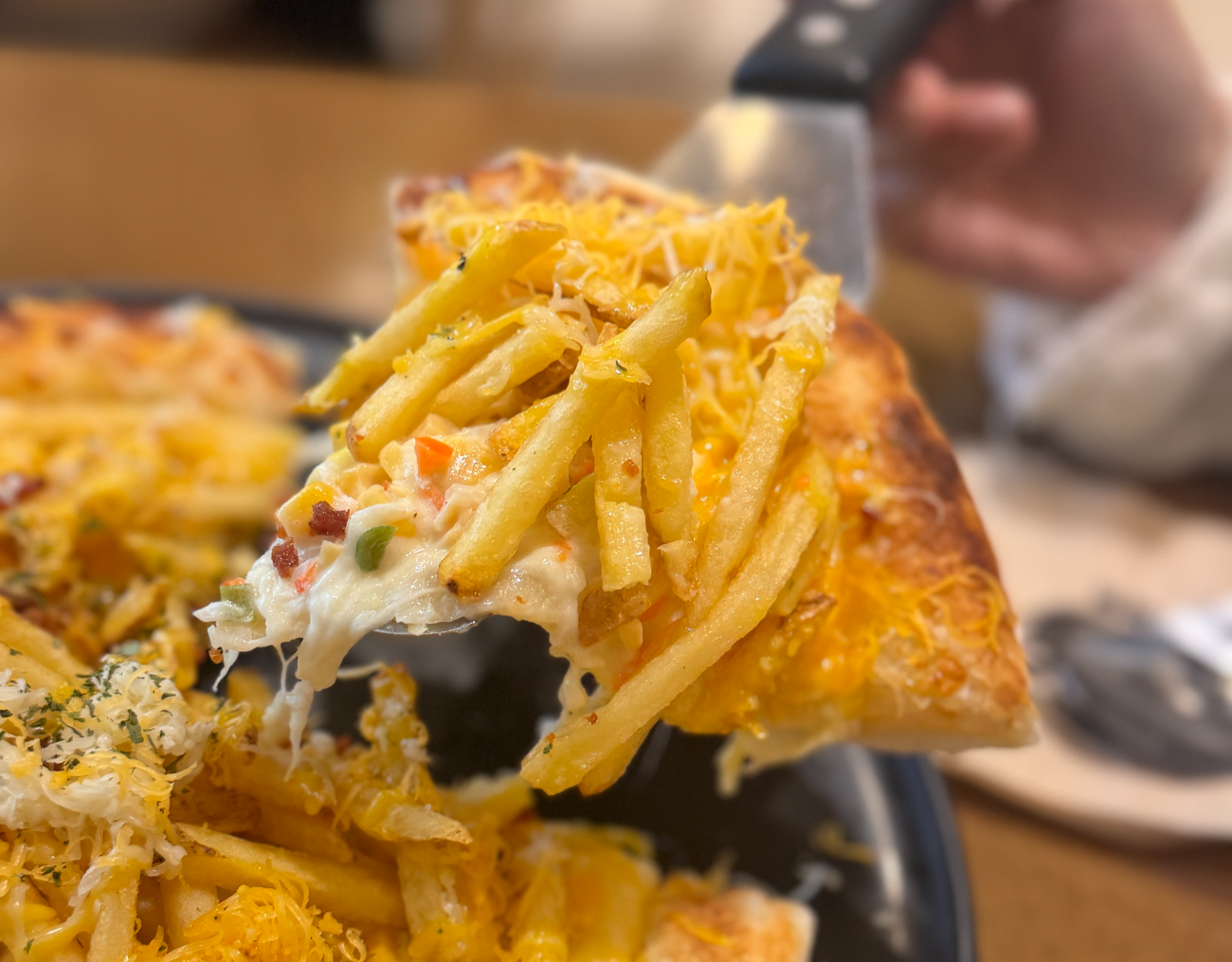 패스츄리 도우 식감 좋은 콘테이토 피자, 옥수수 치즈 감자 조합 원미산호랭이