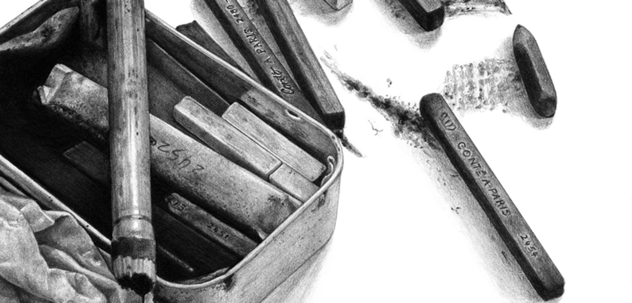 흑연이나 목탄을 갈아서 밀납이나 점토로 압축한 연필