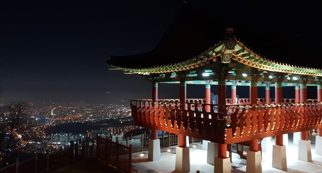 대전의 밤을 품은 곳, &lsquo;식장산 전망대&rsquo; 도시 야경 산책