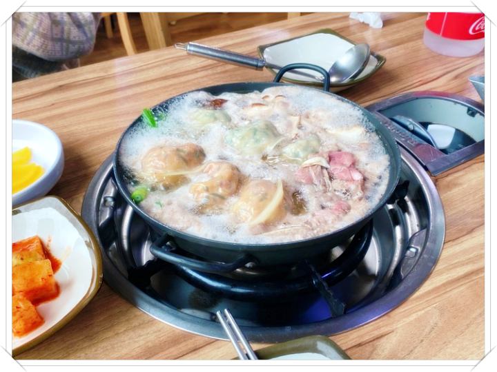 만두-버섯전골-김치만두전골-전남-여수-맛집