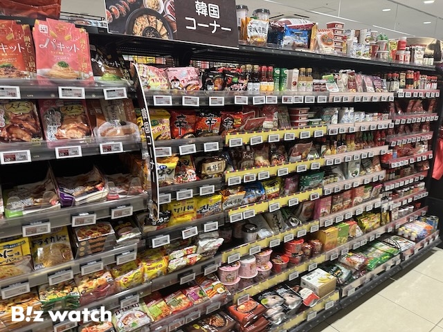 일본 도쿄의 한 슈퍼마켓 한국 식품 코너에 한국 제품이 진열돼 있다.