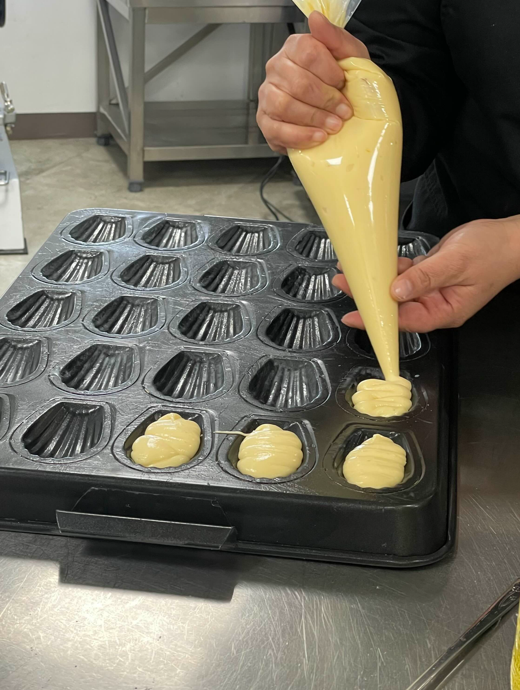 레몬 제스트 넣은 카페 스타일 마들렌