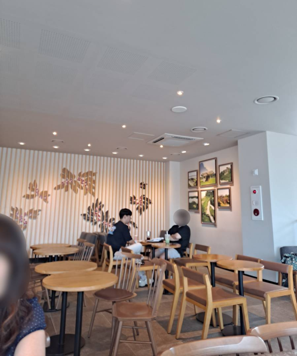 강화 스타벅스 2층 연인들