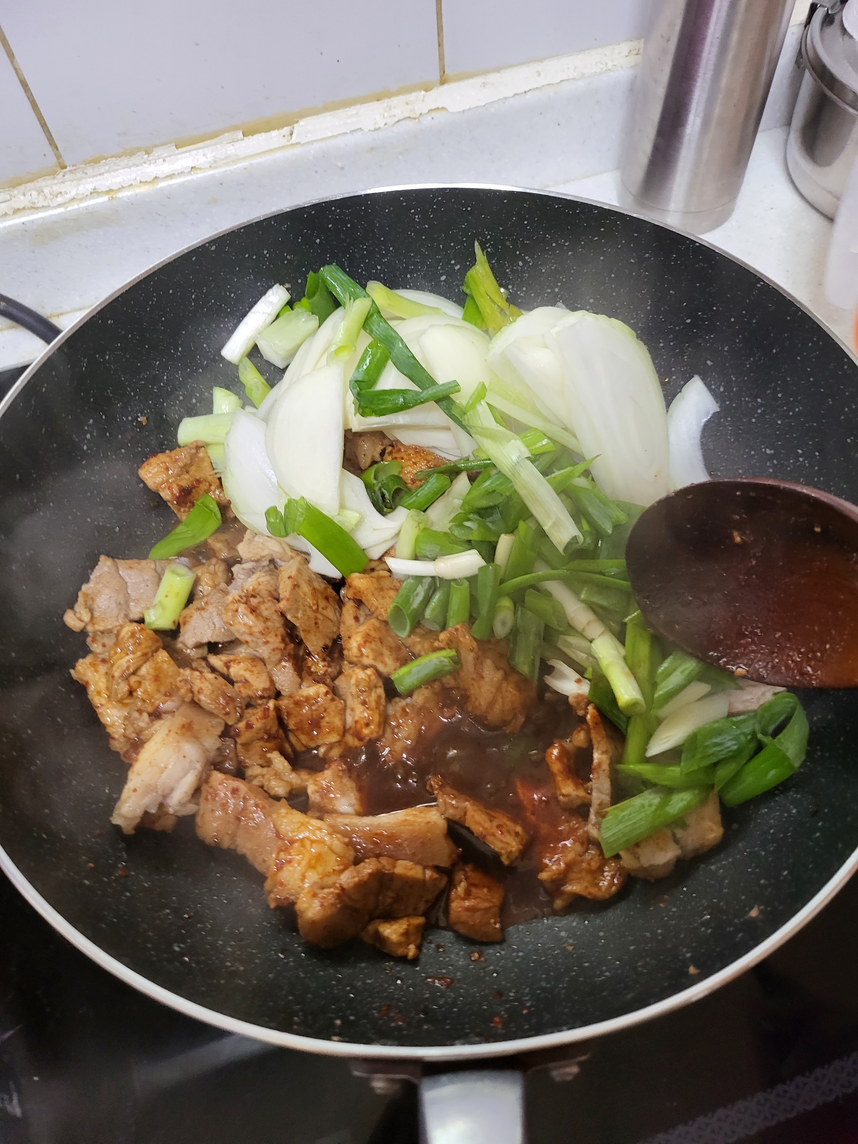 얀념과 다진 야채