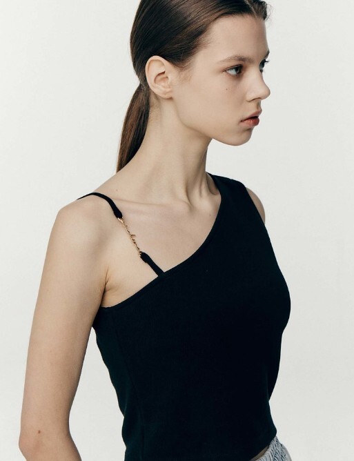 솔로지옥 신슬기 옷 검정나시 민소매