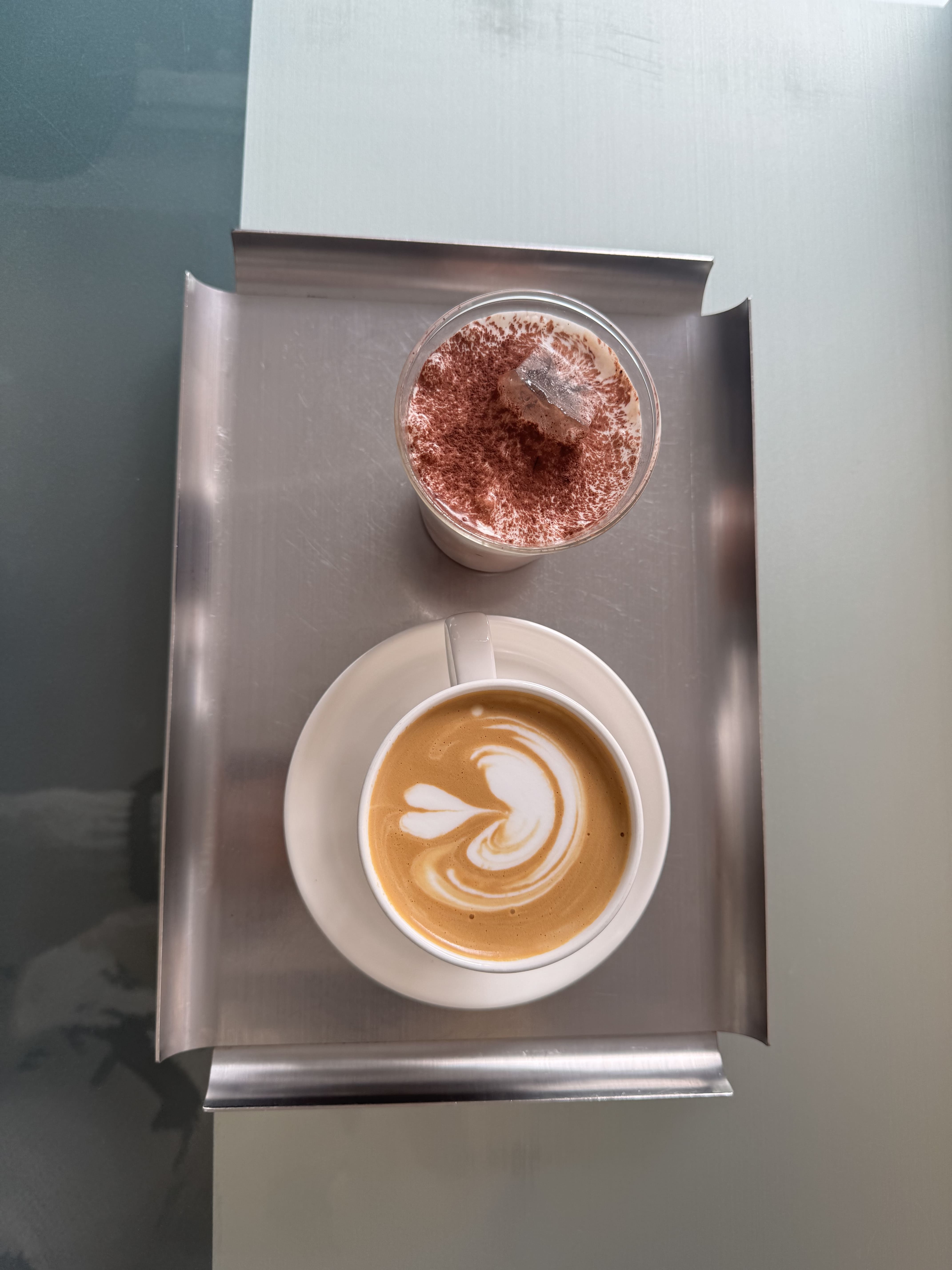 선정릉 토치 커피 (T.O.Ch Coffee)에서 주문한 커피와 초코음료