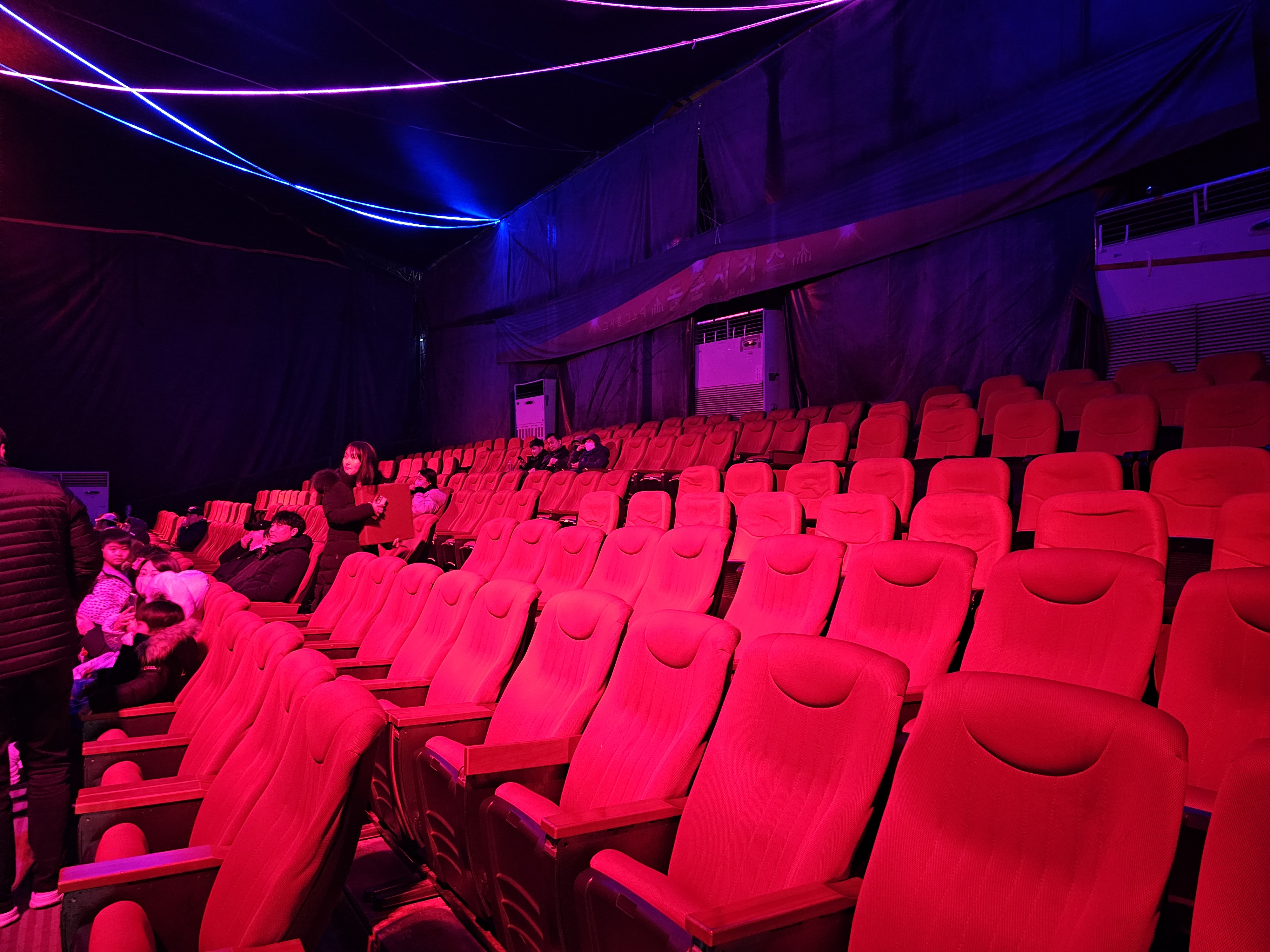 대부도_동춘서커스_실내3