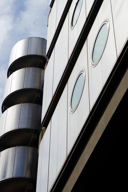 하이테크 건축의 선구자, 리처드 로저스의 건축 철학과 대표작