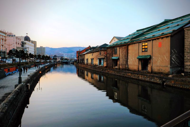 석양이 비치는 오타루 운하