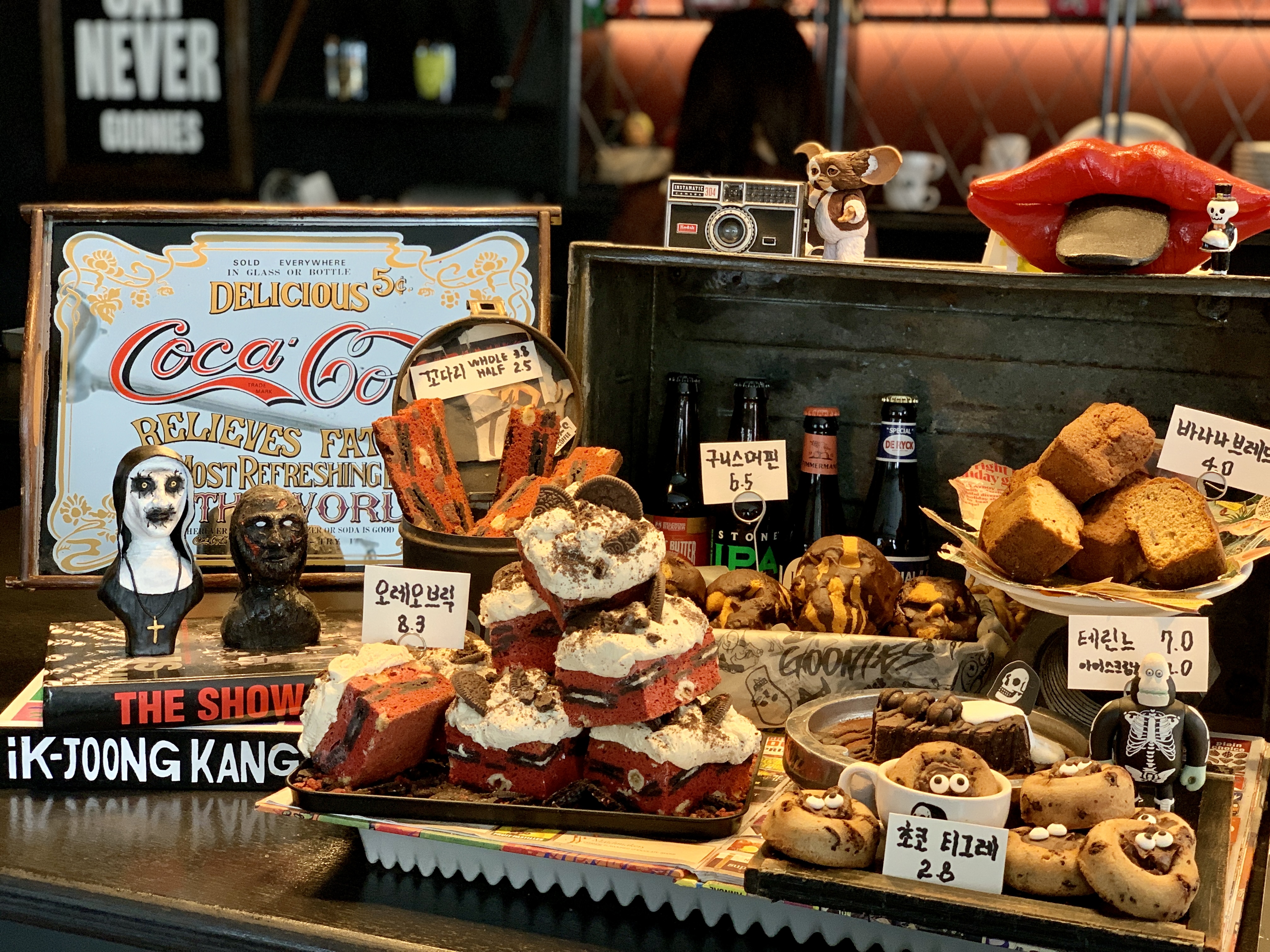 용리단길-힙한카페-할로윈카페-독특한카페-용산카페