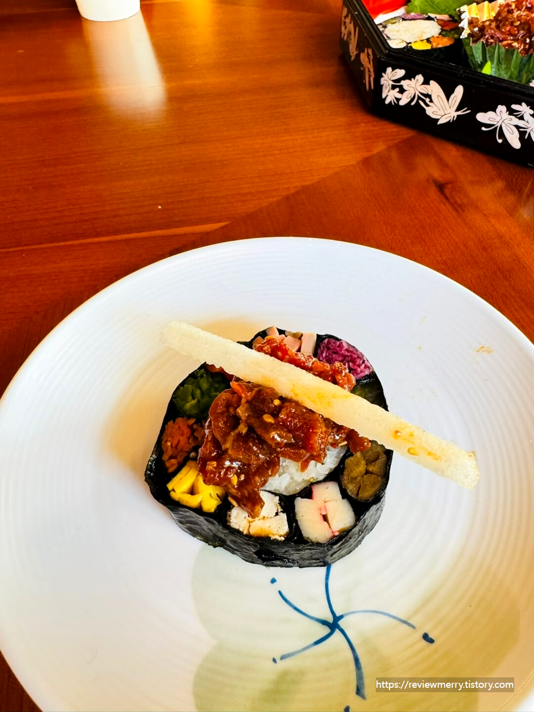 김밥+육회 사진