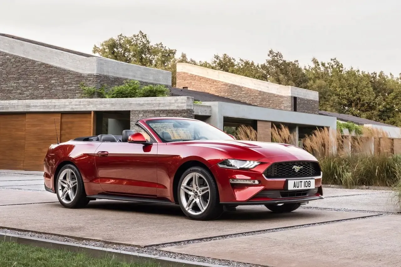 저렴한 오픈카 2위 : 포드 머스탱 컨버터블