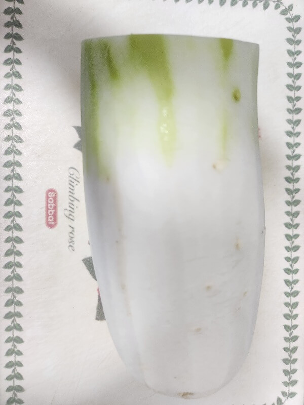무 껍질 벗기기