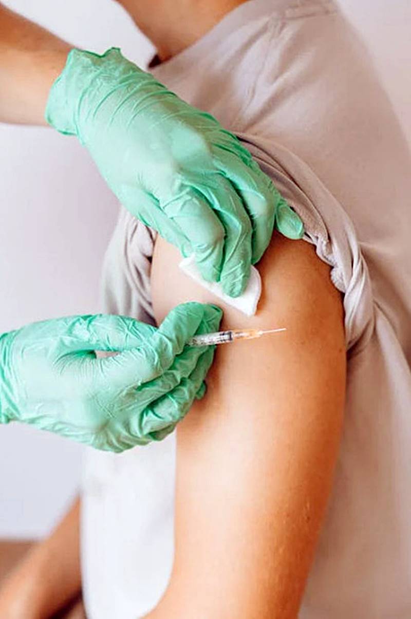 대상포진-예방주사를-맞는-모습