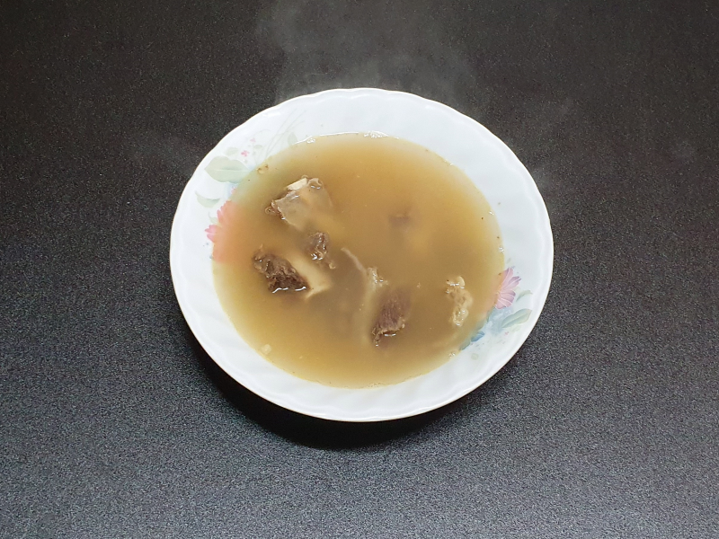 건더기가 썰렁하긴 해도 맛있는 곰곰 갈비탕