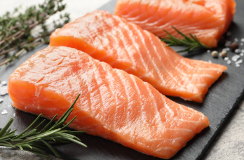 주근깨에 좋은 연어