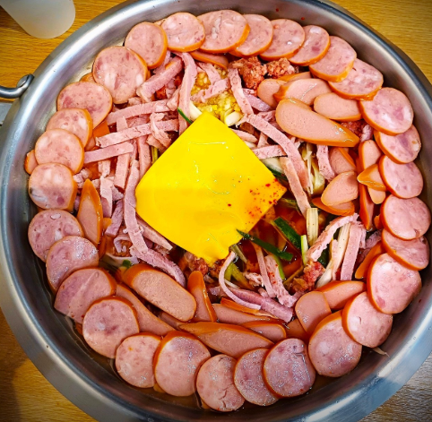 2TV 생생정보 2421회 방영!
수원 나혜석거리 맛집 부찌식당 꽃 부대찌개 완전정리
2TV 생생정보 2421회 방영! 수원 나혜석거리 맛집 부찌식당 꽃 부대찌개 완전정리