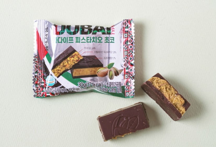 다이소가 출시한 두바이 초콜릿. 2000원이라는 저렴한 가격에 판매 중이다.