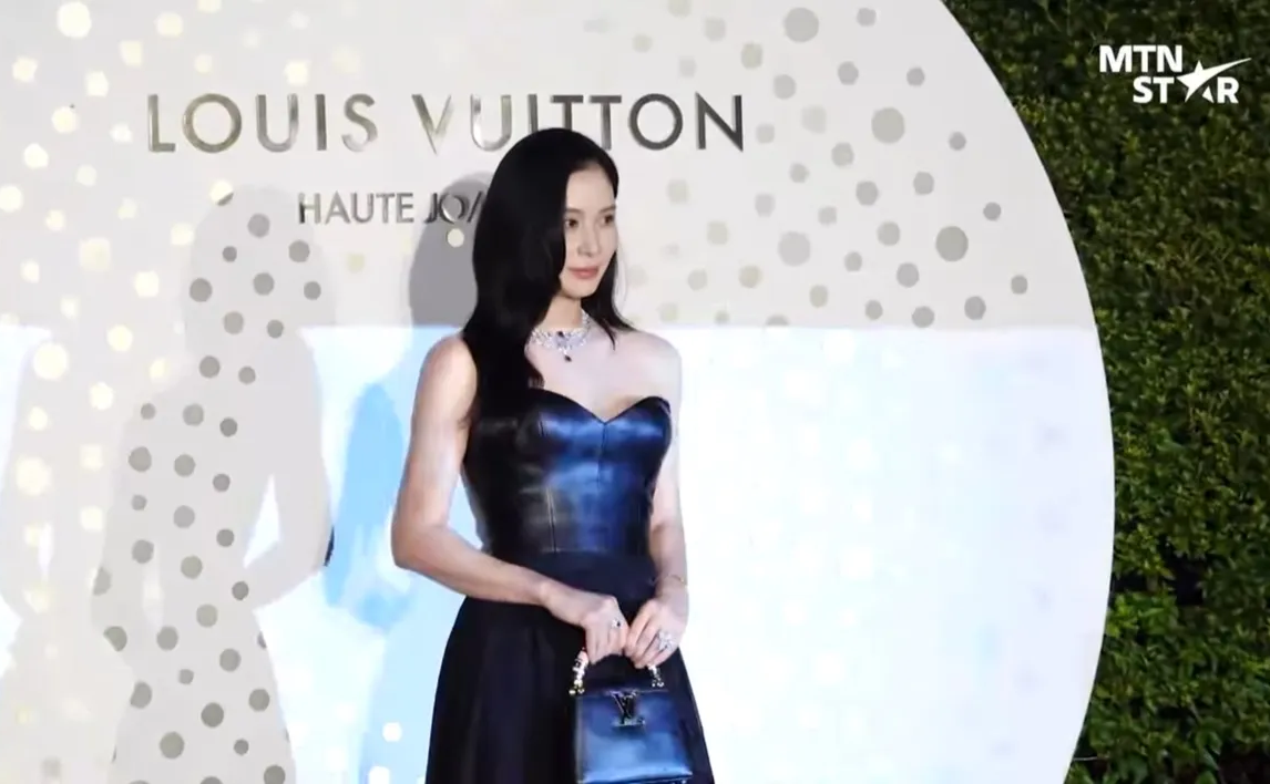 루이비통 하이 주얼리, 루이비통 버츄어시티 컬렉션, 신민아 화보, 신민아 루이비통, 고소영 패션, 고소영 동안 비결, 다이아몬드 반지 추천, 오프숄더 드레스 코디, 하이 주얼리 스타일링, 40대 여성 하이 주얼리, 명품 주얼리 브랜드, 셀럽 착용 주얼리, 공유 수트핏, 공유 공식석상 패션, 명품 수트 코디법, 신민아 공유 루이비통, 공유 신민아 투샷, 루이비통 커플 화보, 남녀 하이 주얼리 스타일링