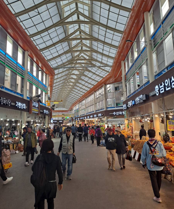 서울 경동시장 넓은 통로