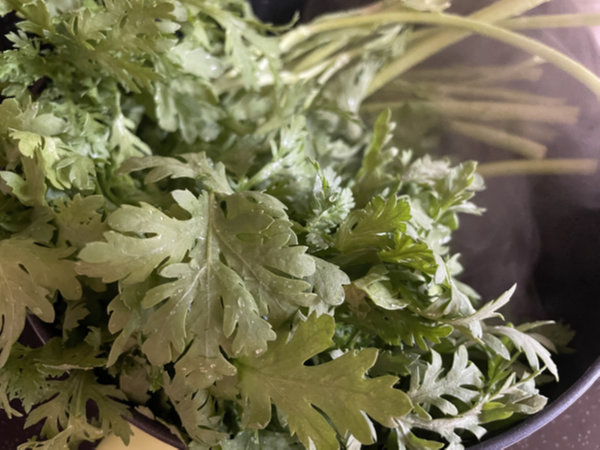 쑥갓 두부무침 - 쑥갓 데치기, 딱 10초 이내로