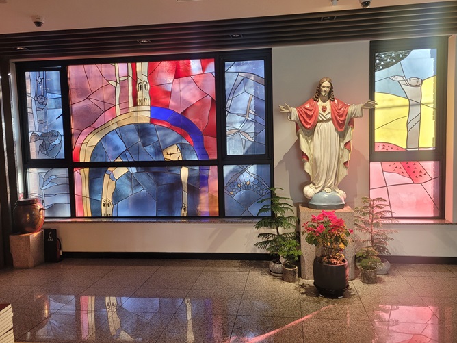 서울 한남동성당 스테인드글라스, 예수성심상